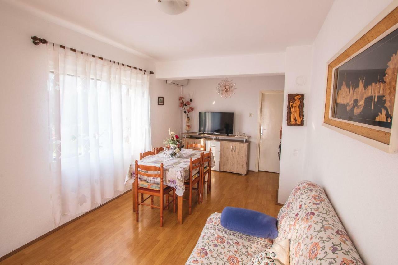 Kristian Apartments Rovigno Esterno foto